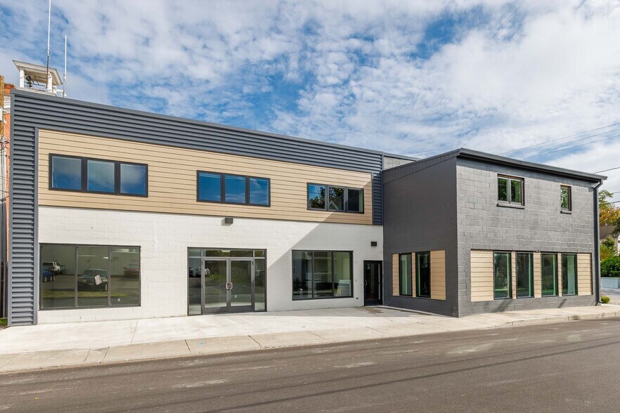 More Photos Of 5 Chestnut St, Geneseo Storefront Retail Office For Lease