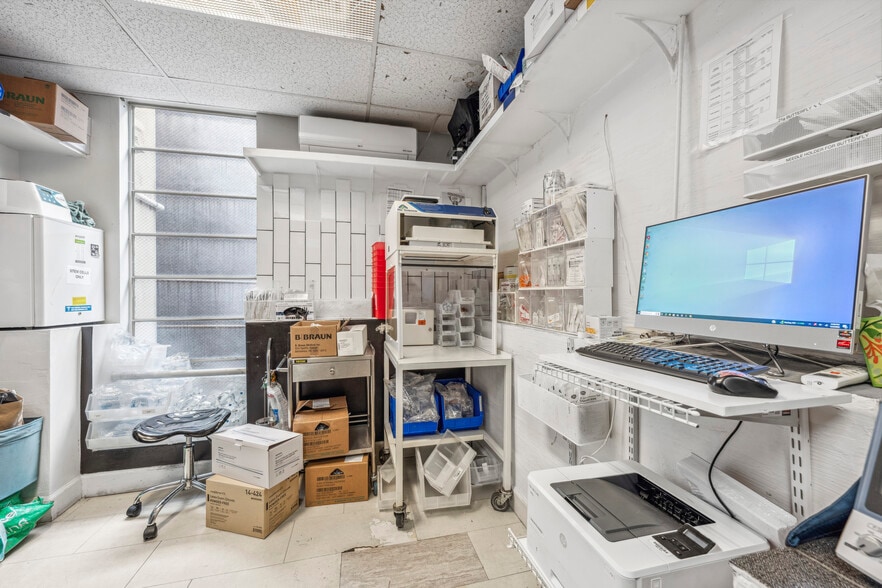 More Photos Of 3636 5th Ave, San Diego Office For Lease