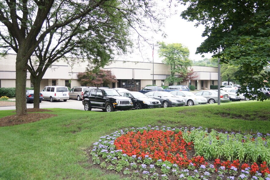 Primary Photo Of 33510 Schoolcraft Rd, Livonia Office For Lease