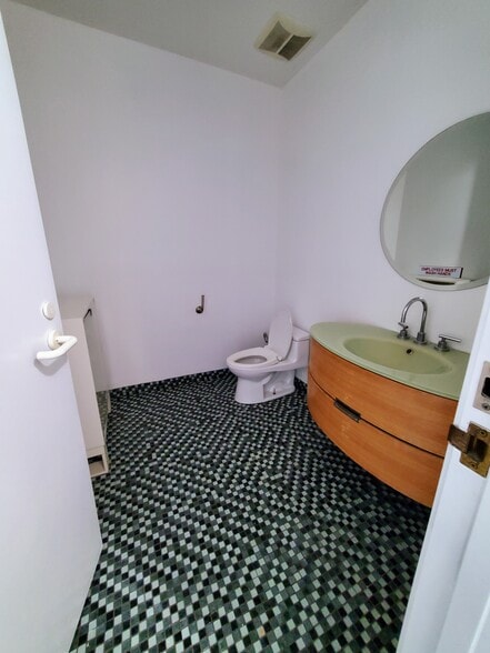 More Photos Of 11426 Ventura Blvd, Studio City Loft Creative Space For Lease