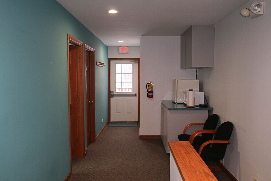 More Photos Of 34 W Grand Ave, Fox Lake Loft Creative Space For Lease