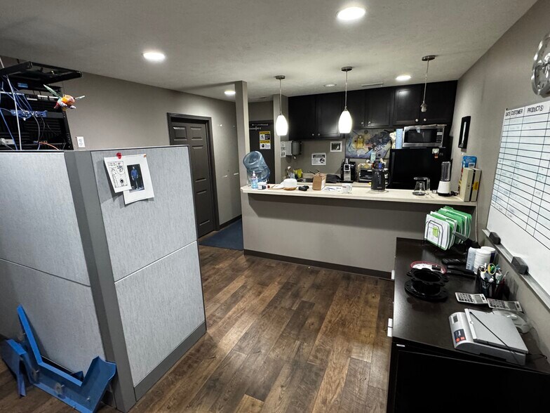 More Photos Of 990 Cottonwood Ave, Seward Warehouse For Sale