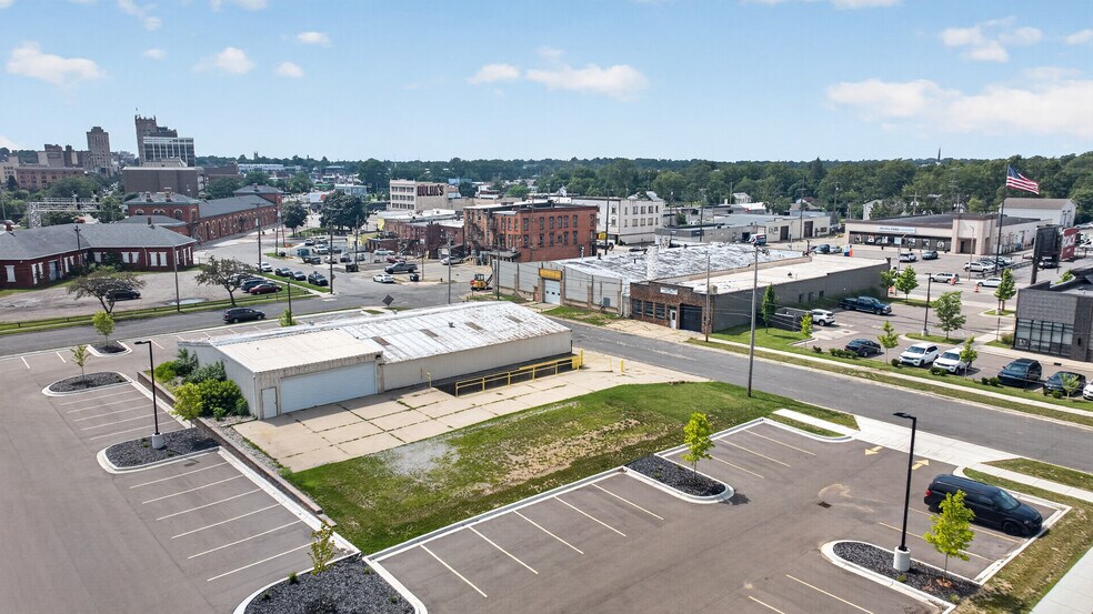 More Photos Of 711 E Michigan Ave, Jackson Freestanding For Sale