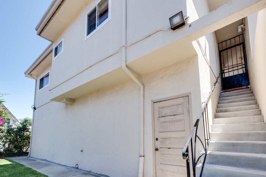 More Photos Of 9031 Hillside St, Oakland Apartments For Sale