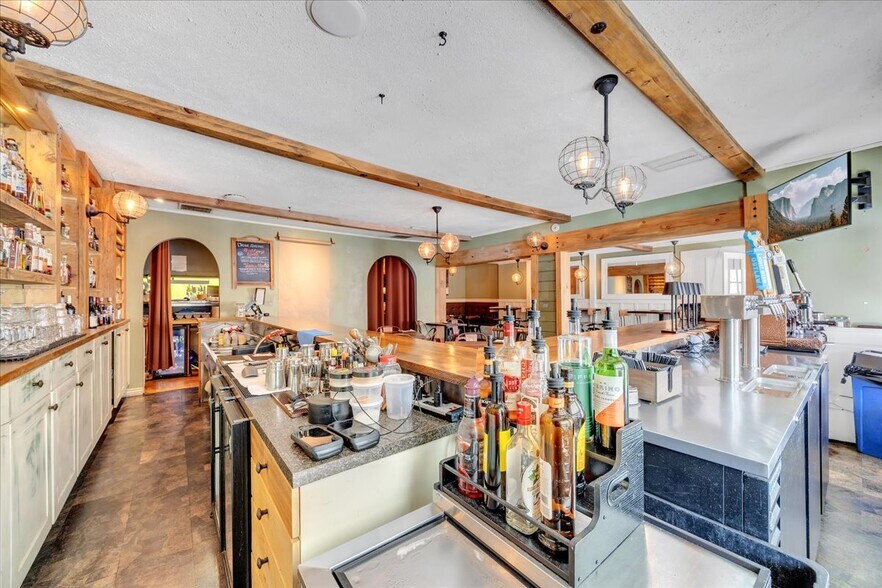 More Photos Of 18736 Main St, Groveland Hotel For Sale