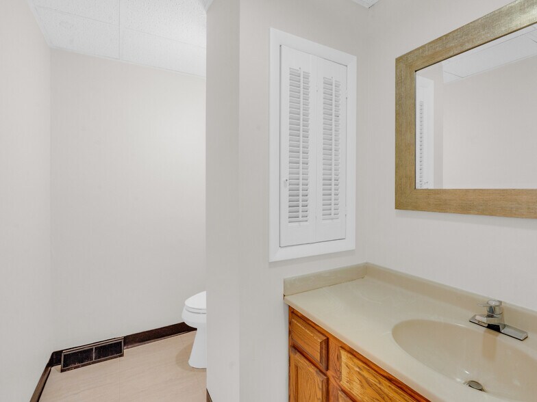 More Photos Of 239 E Main St, Westminster Office For Sale