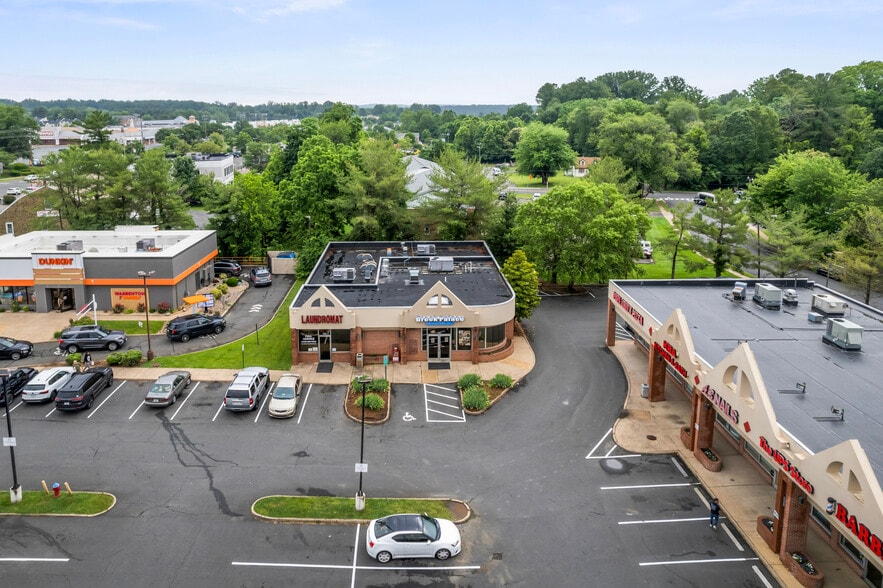 More Photos Of 322-323 W Lee Hwy, Warrenton Freestanding For Lease