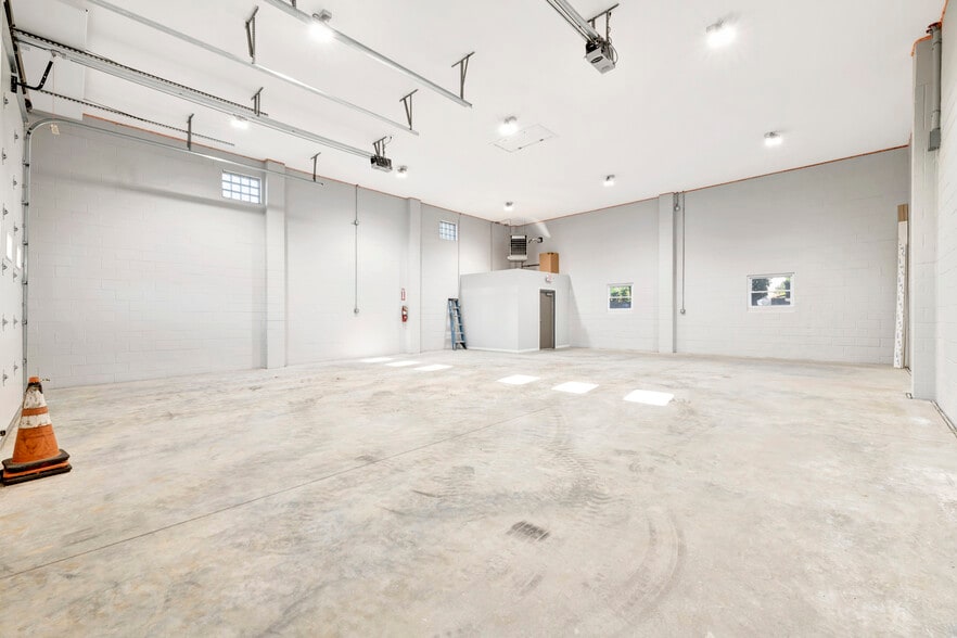 More Photos Of 6725 Governor Printz Blvd, Wilmington Warehouse For Lease