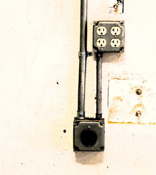 More Photos Of 1808 Barnett Dr, Weatherford Warehouse For Lease