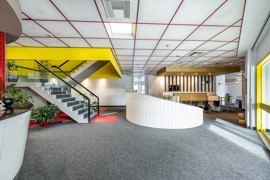 More Photos Of 1325 Hwy Trans-Canada, Dorval Office Residential For Sale