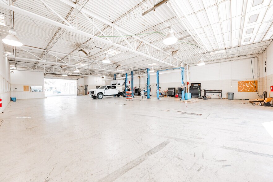 More Photos Of 2500 E 8th St, Odessa Auto Repair For Sale