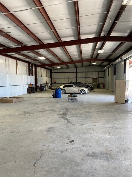 More Photos Of 5421 Gerstner Memorial Blvd, Lake Charles Warehouse For Lease