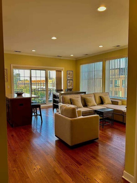 More Photos Of 1625 W Irving Park Rd, Chicago Apartments For Sale