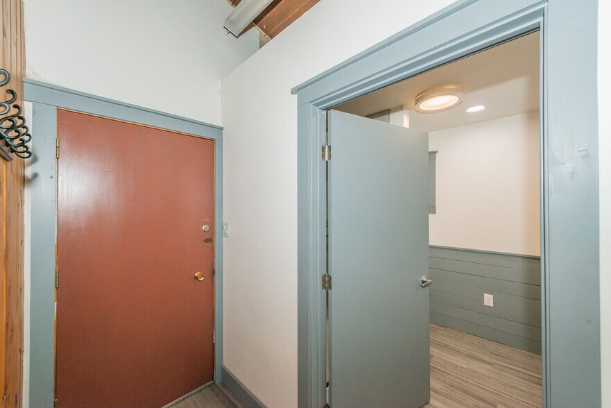 More Photos Of 30890 CA-3, Weaverville Office For Sale