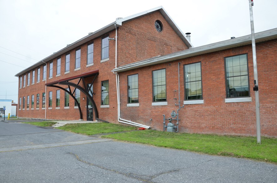 More Photos Of 1349 Cumberland St, Lebanon Manufacturing For Lease