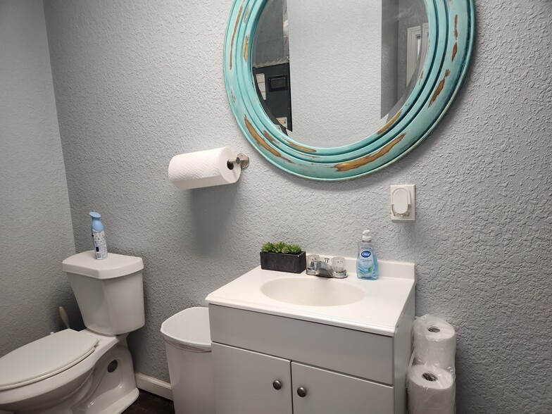 More Photos Of 1563 W Cherry St, Jesup Office For Sale