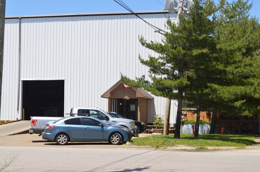 More Photos Of 1564 Firestone Pky, Akron Warehouse For Lease