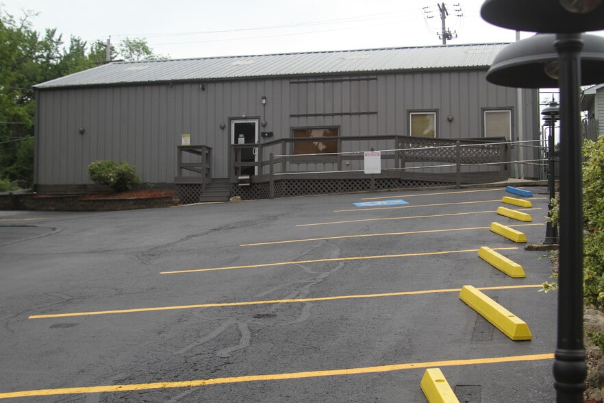 More Photos Of 210 N West St, Hillsboro Office For Sale
