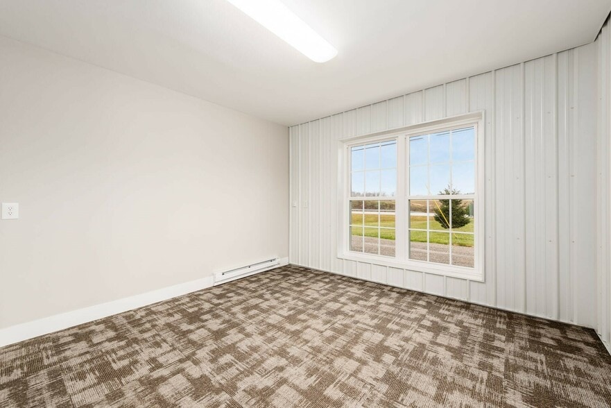 More Photos Of 8713 Worthington Rd, Alexandria Flex For Lease