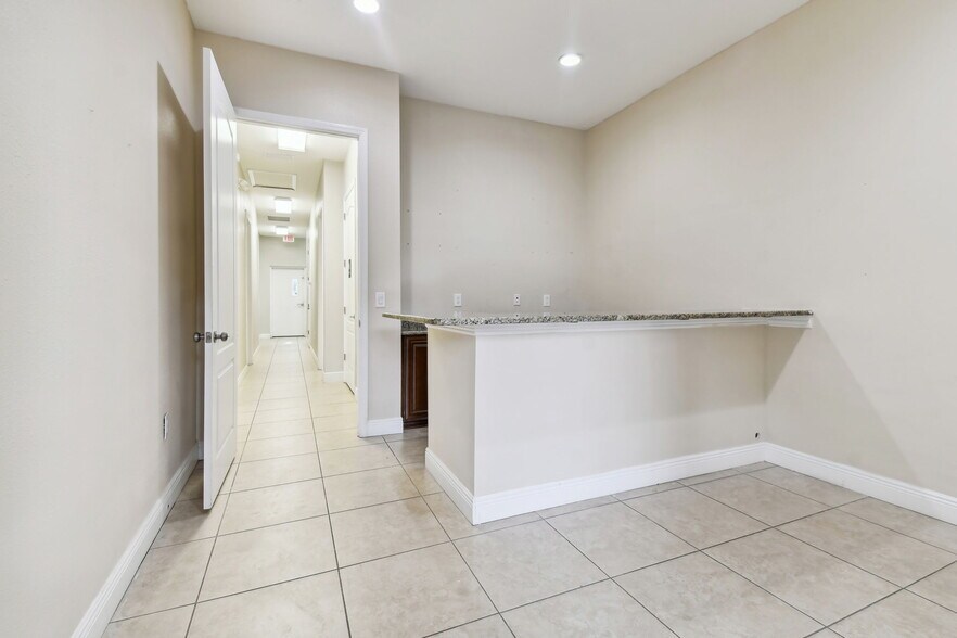 More Photos Of 9416-9418 Balm Riverview Rd, Riverview Medical For Sale