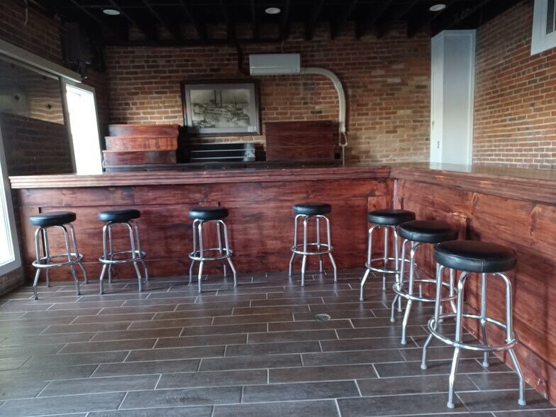 More Photos Of 215 Judiciary St, Aurora Restaurant For Sale