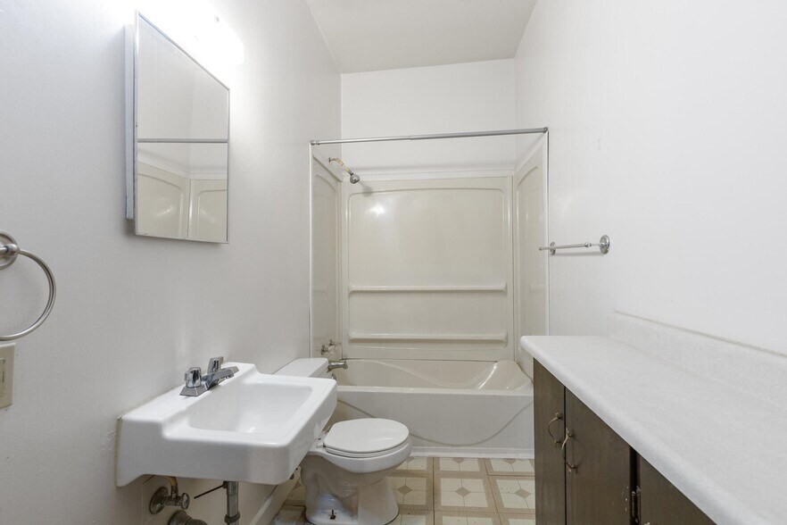 More Photos Of 315 E Main St, Waupun General Retail For Sale