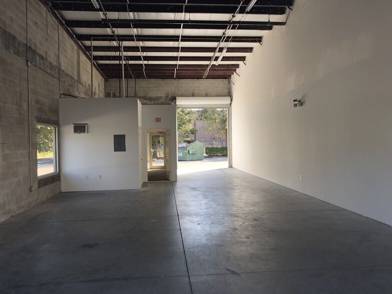 More Photos Of 1050 Innovation Ave, North Port Warehouse For Lease
