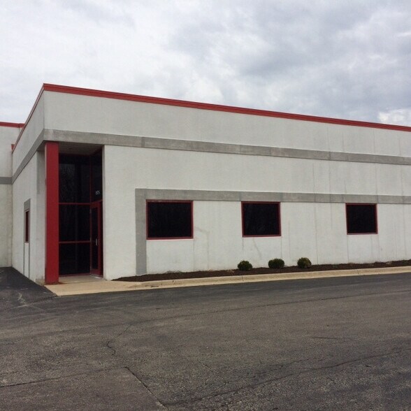 More Photos Of 11956-11980 Oak Creek Pky, Huntley Warehouse For Sale