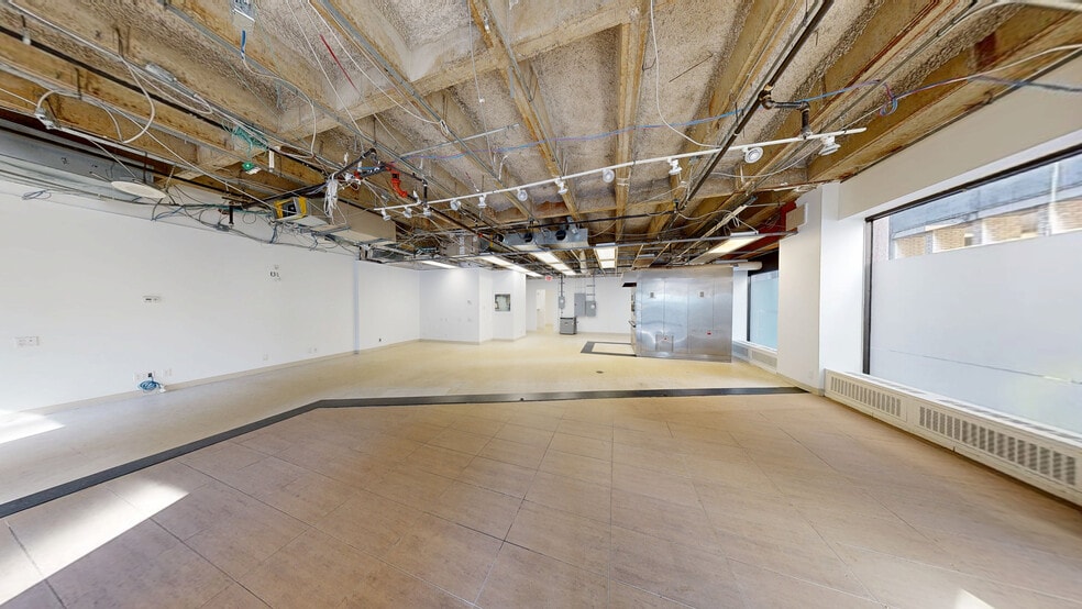 More Photos Of 18 King St E, Toronto Office For Lease