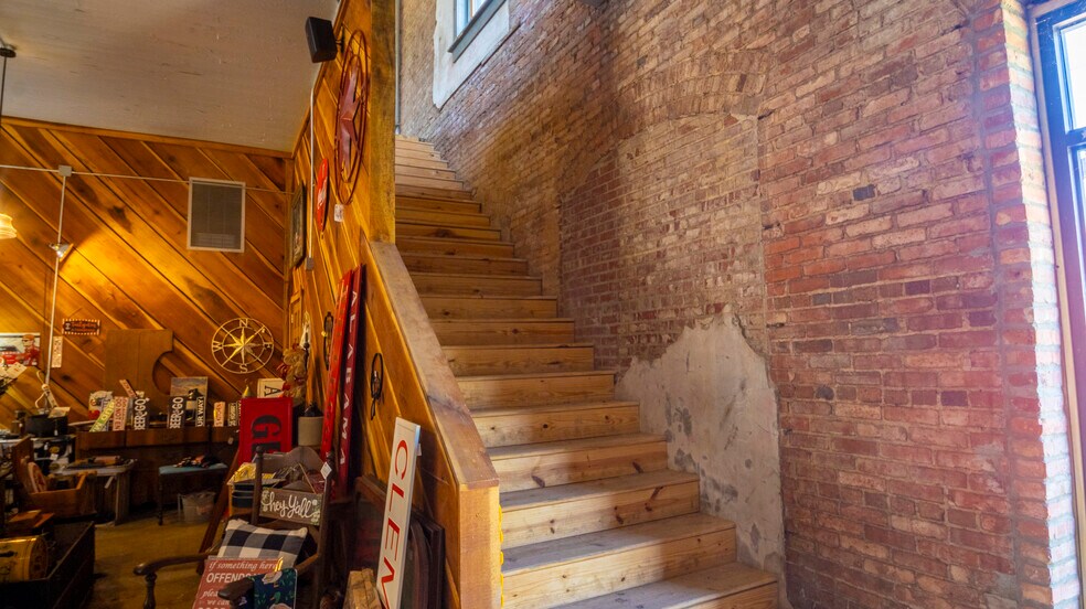 More Photos Of 18109 Main St, Woodbury Storefront Retail Office For Sale