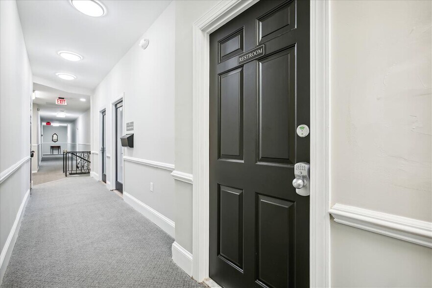 More Photos Of 5500-5506 Connecticut Ave NW, Washington Office For Lease