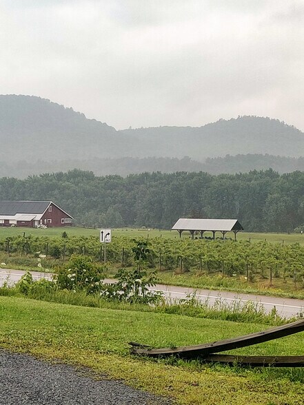 More Photos Of 286 Old Route 15, Cambridge Showroom For Sale