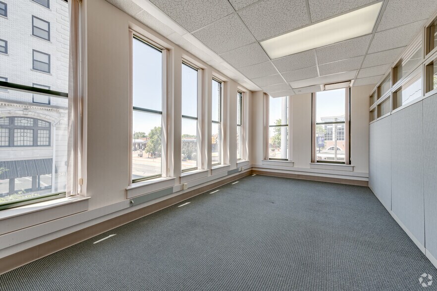 More Photos Of 348 N Burdick St, Kalamazoo Medical For Lease