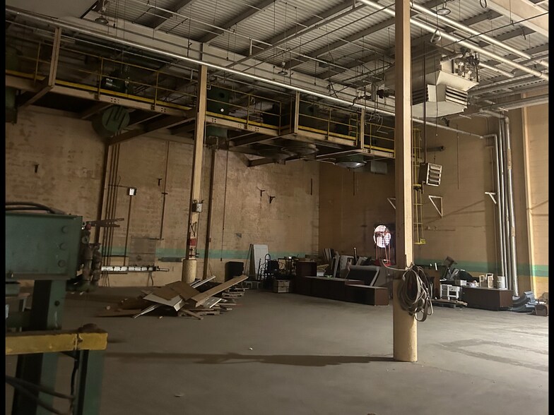 More Photos Of 100 N 13th St, Erwin Warehouse For Lease