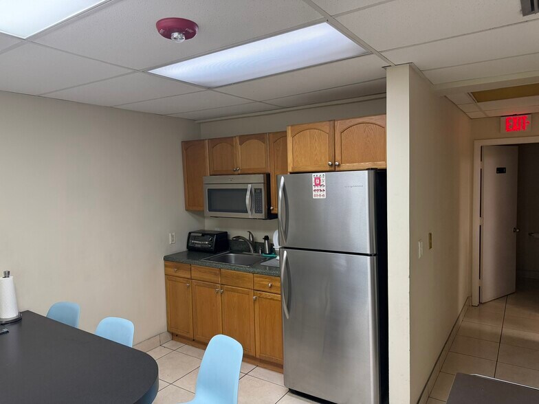 More Photos Of 2248-2252 NW 93rd Ave, Miami Warehouse For Sale