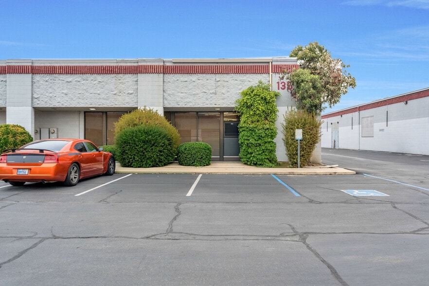 More Photos Of 2727 N Grove Industrial Dr, Fresno Warehouse For Sale