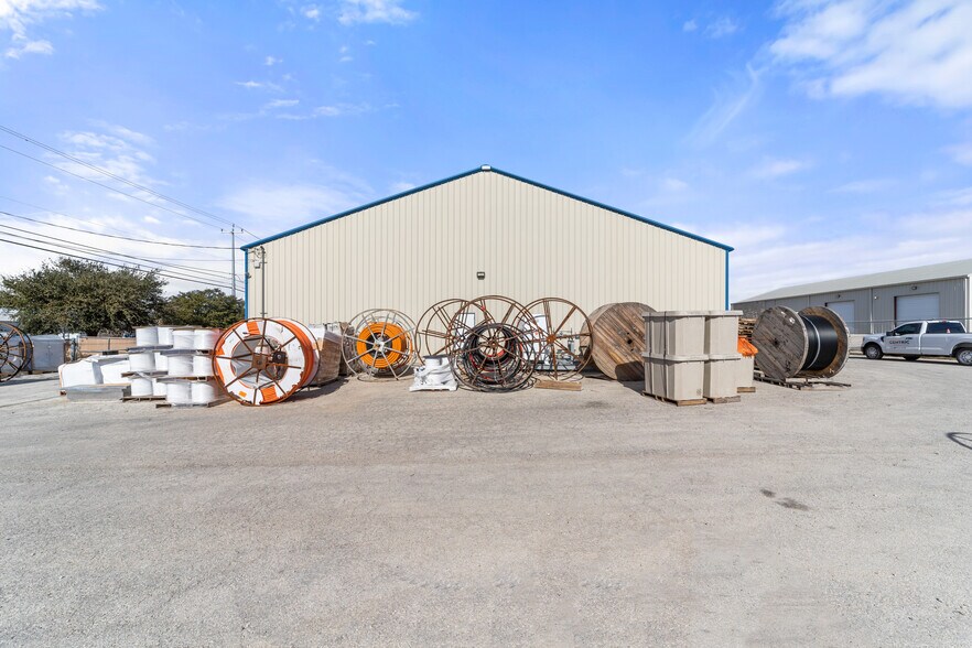 More Photos Of 17300 Bell North Dr, Schertz Warehouse For Sale