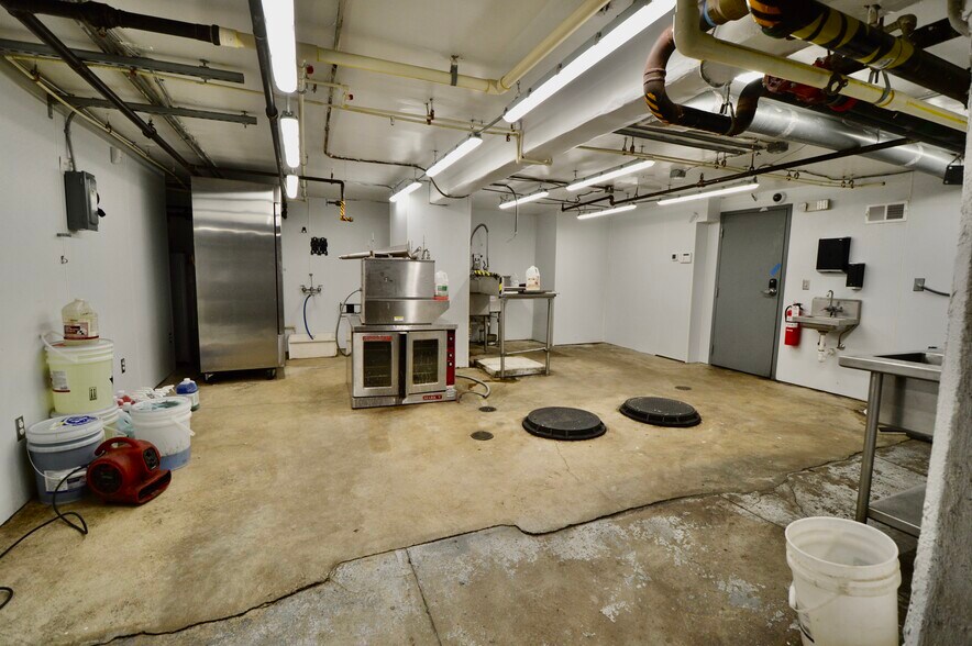 More Photos Of 535 Madison Ave, Covington Office For Lease