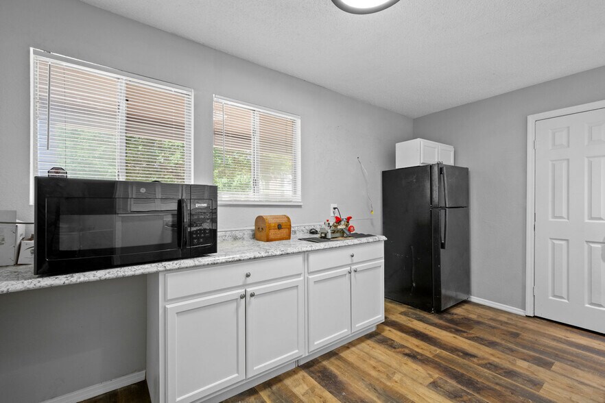 More Photos Of 509 N Westover Blvd, Albany Apartments For Sale