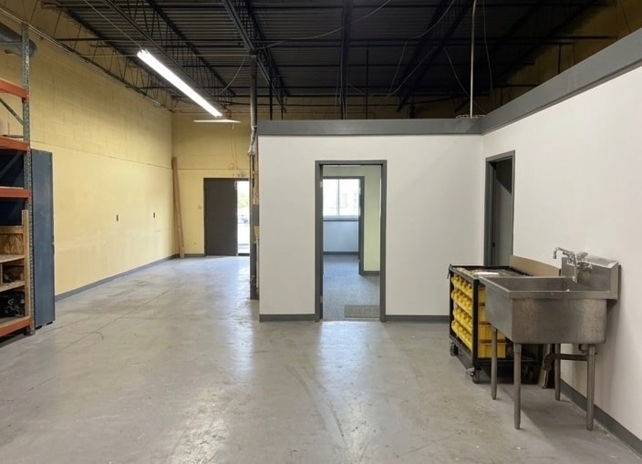 More Photos Of 150 New Boston St, Woburn Research And Development For Lease