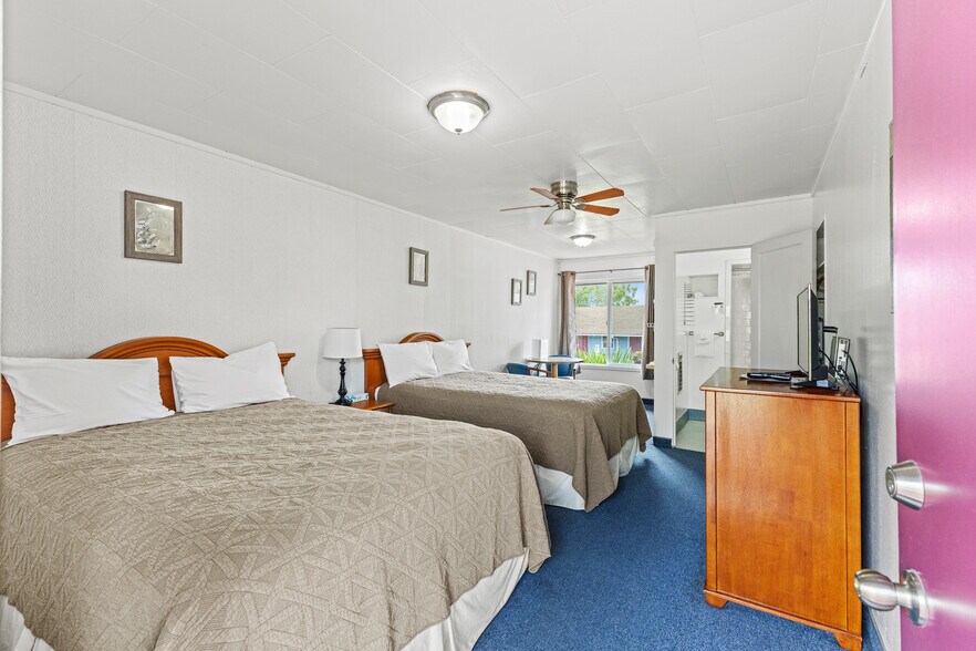 More Photos Of 787 N Central Blvd, Coquille Hotel For Sale