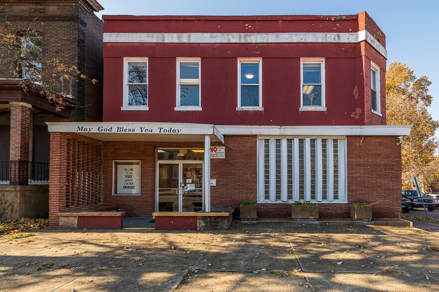More Photos Of 4019 S Grand Blvd, Saint Louis Flex For Sale