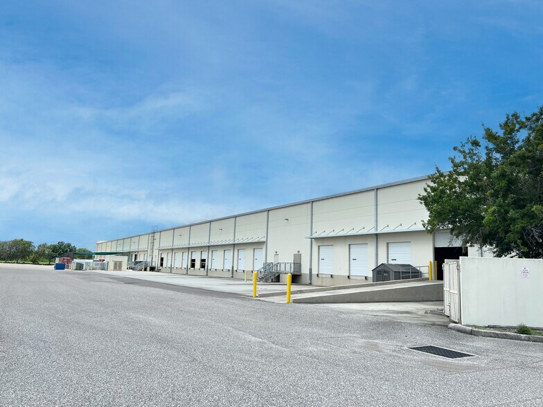 More Photos Of 351 30th St SE, Tampa Warehouse For Lease