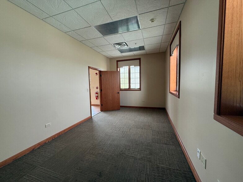 More Photos Of 2429 Randall Rd, Carpentersville Storefront Retail Office For Lease