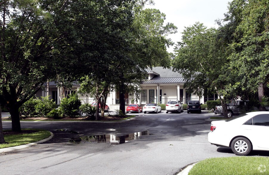 More Photos Of 19 Bow Cir, Hilton Head Island Office For Lease