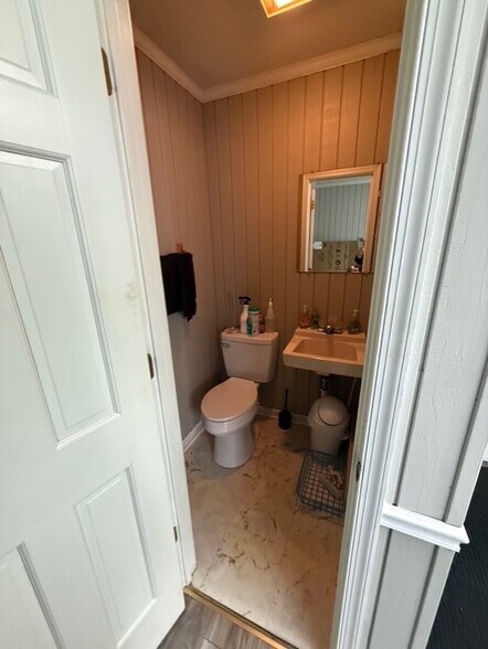 More Photos Of 111 Naylor St, Salisbury Office For Sale