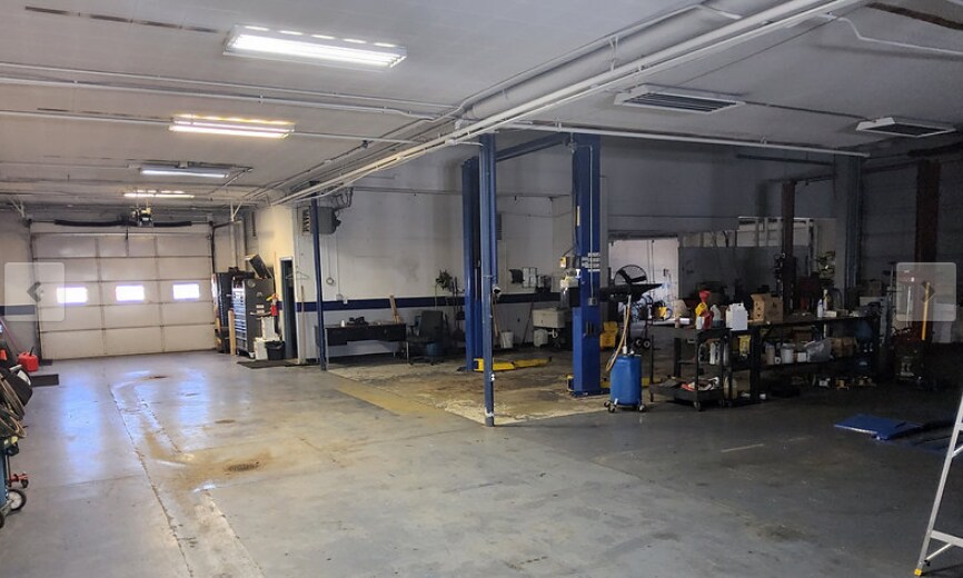 More Photos Of 1621 N Henderson St, Galesburg General Retail For Sale