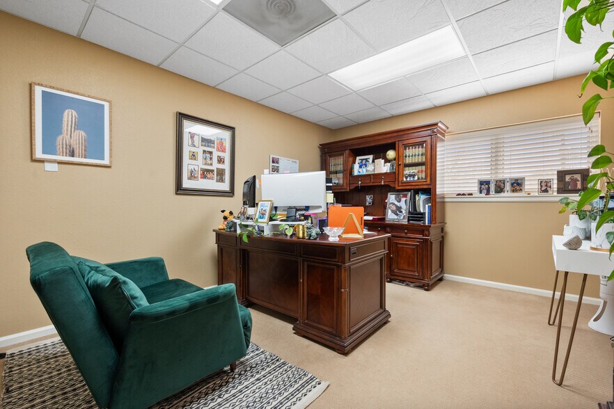 More Photos Of 2529 74th St, Lubbock Office For Lease