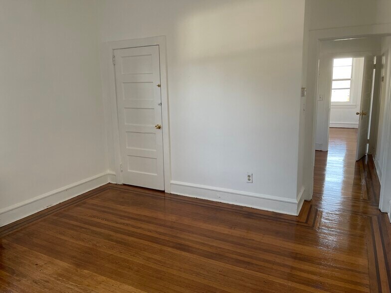 More Photos Of 158 S White Horse Pike, Audubon General Retail For Sale