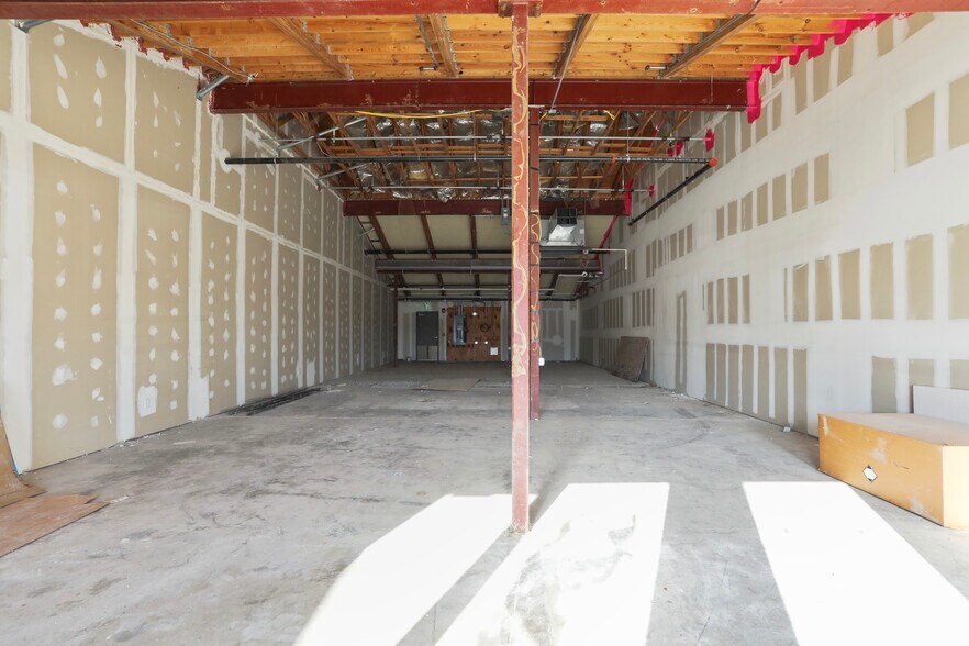 More Photos Of 925 Foxcroft Ave, Martinsburg Restaurant For Lease